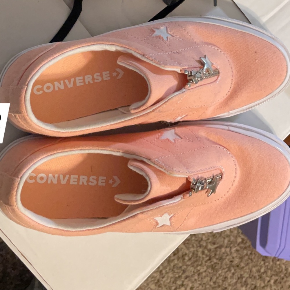 Size 8. Converse zipper shoes, new.